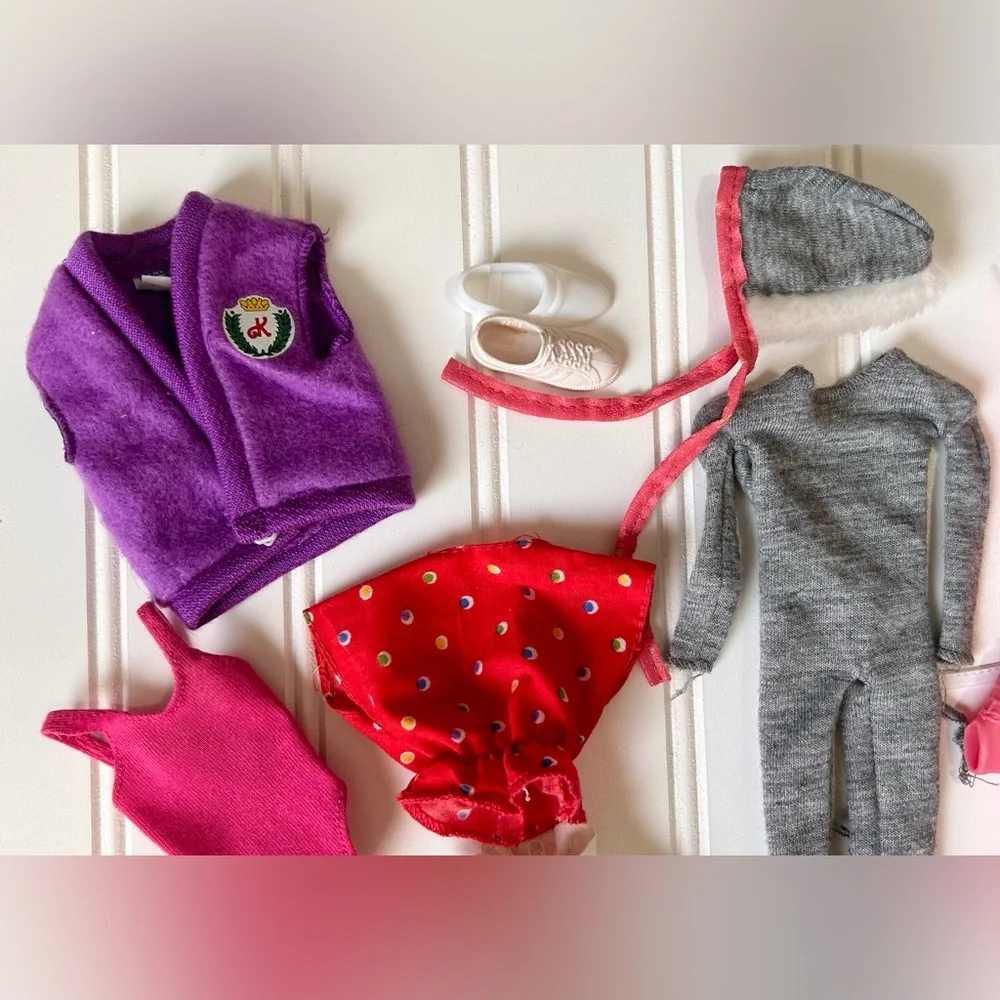 Huge lot of vintage Barbie & Skipper doll clothes & accessories from 1980s
